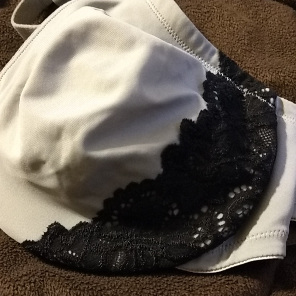 Bra. - Picture 2 of 3